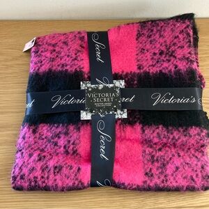 Victoria’s Secret Winter Angel Collection Fuchsia Buffalo Check Scarf - NWT